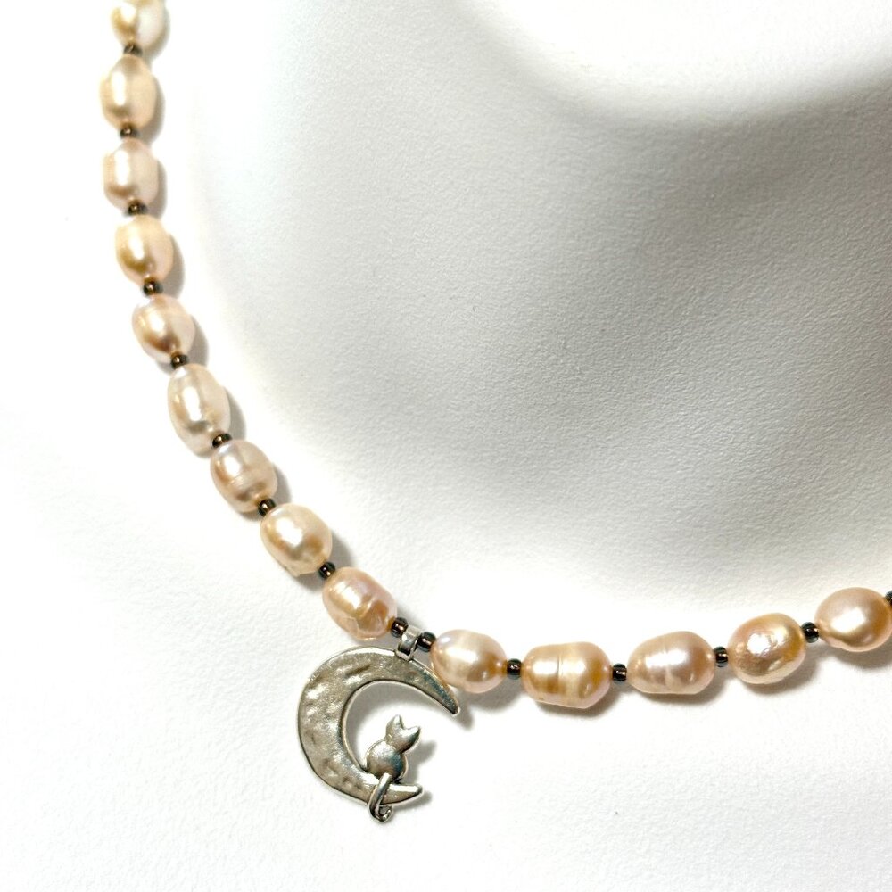 Genuine Pale Pink Freshwater Pearl Silver Cat on the Moon Beaded Short Necklace
